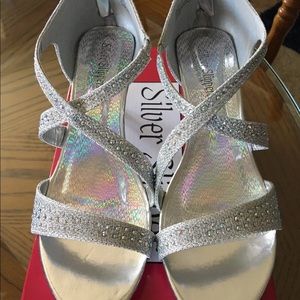 NEW Silver Slipper Sparkly  Dress Sandal Size 5